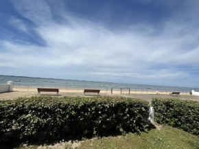 Appartement T2 RDC avec Jardinet et Accès Direct Plage, Parking Sécurisé, Proche Commerces - FR-1-374-2